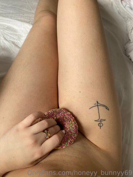 Honeyy Bunnyy69 sexy star images