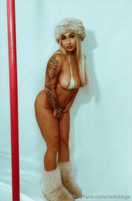Riellebbgx pornstar naked image