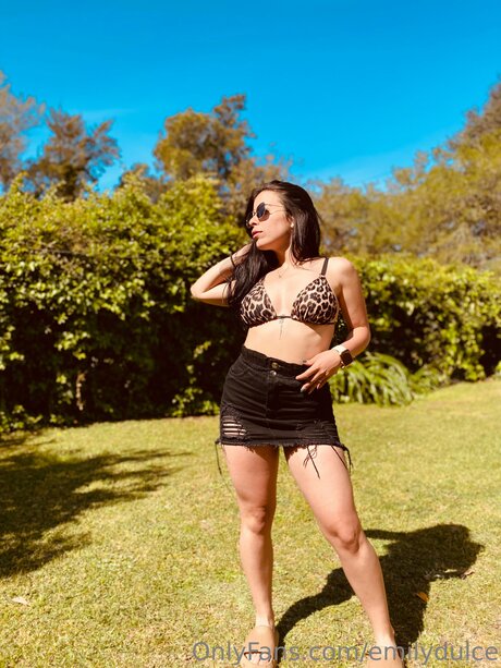 Emilydulce erotic pornstar gallery