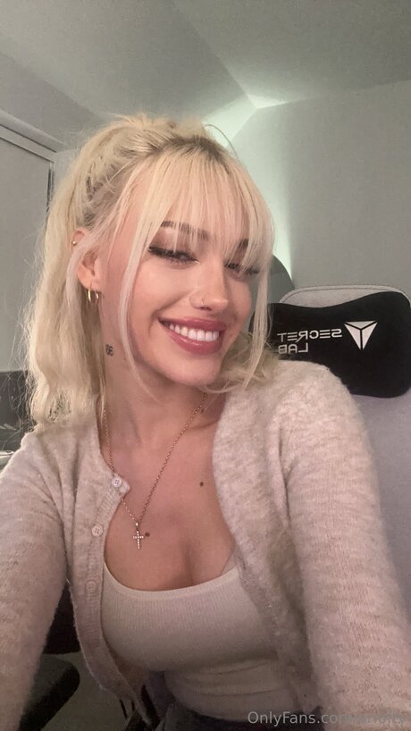 Arioftv star pornographic photos