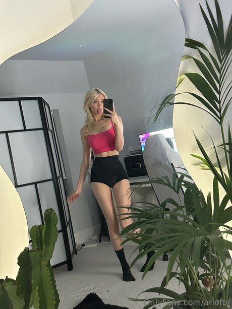 Arioftv top model image