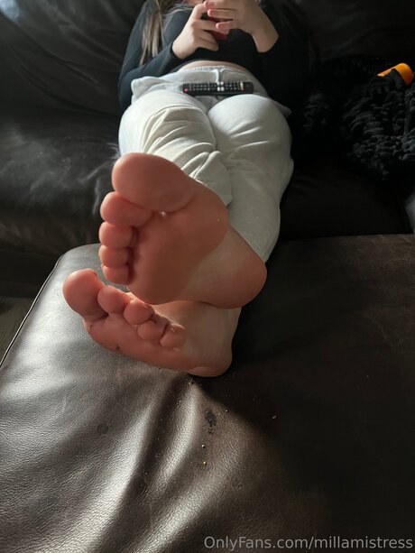 Millamistress exclusive model pic