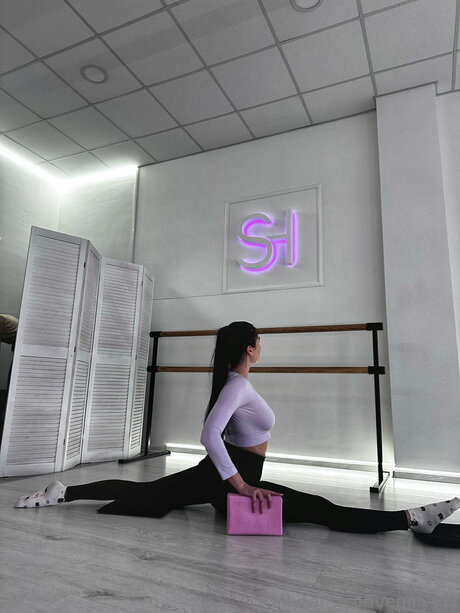 Emilyy Ly nudes actress pictures