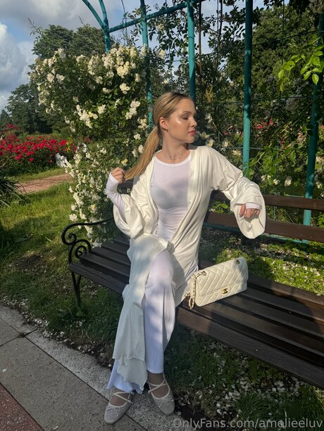 Amelieeluv star best image