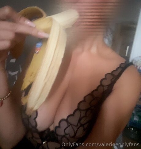 Valerieeonlyfans naked star pic