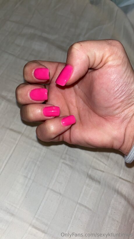 Sexykfuntimes star photos