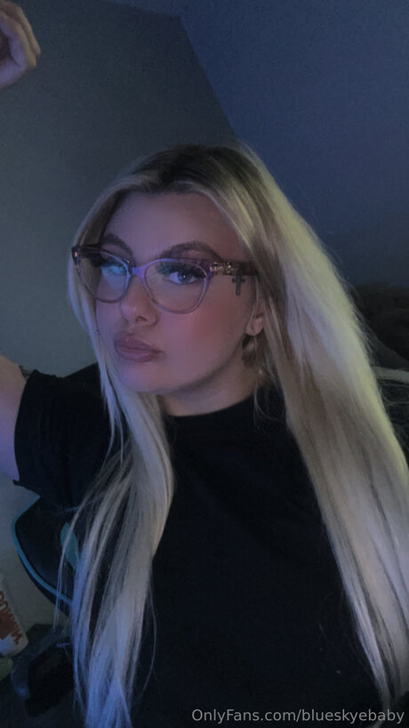 Blueskyebaby porn model pic