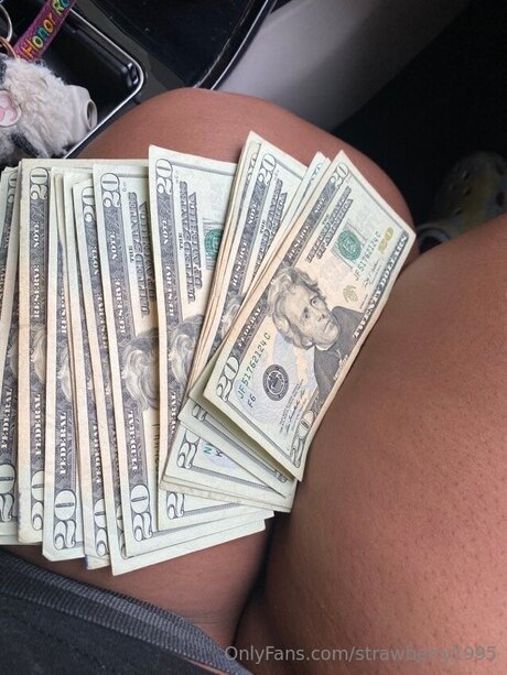 Strawberry1995 pornstar high quality images