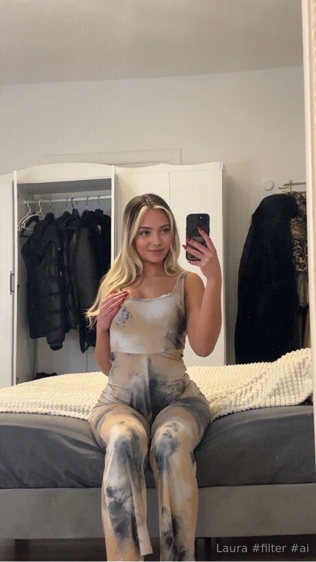 Lararosenfeld nudes model pictures