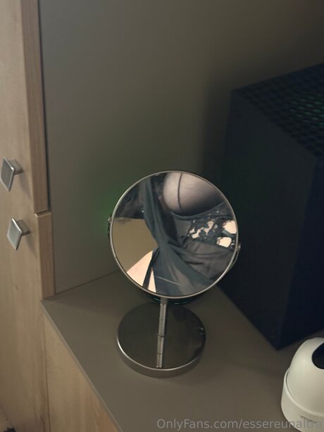 Essereunaltra nude model photos