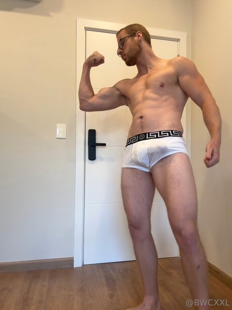 Bwcxxl model xxx image