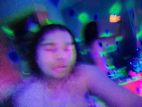 Sexyzback pretty model picture