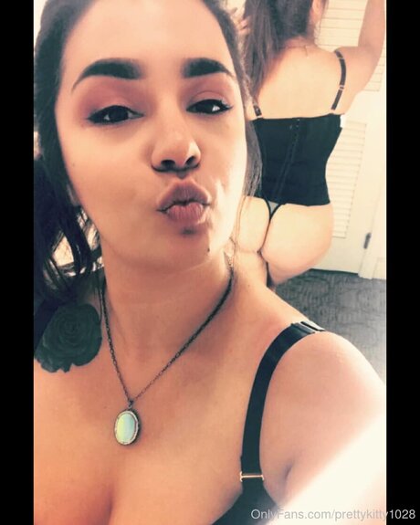 Prettykitty1028 pornstar exclusive pic