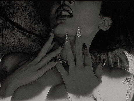 Eattheartintro high quality model photos