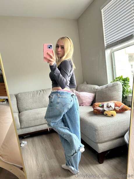 Laciiemae model hot pic