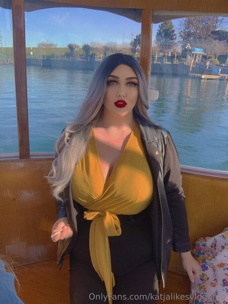 Katjalikesvlogging pornstar erotic images