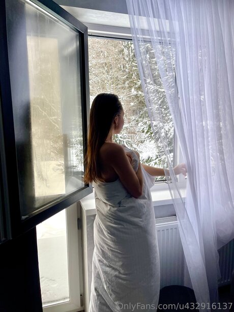 Arinaarina star hot image