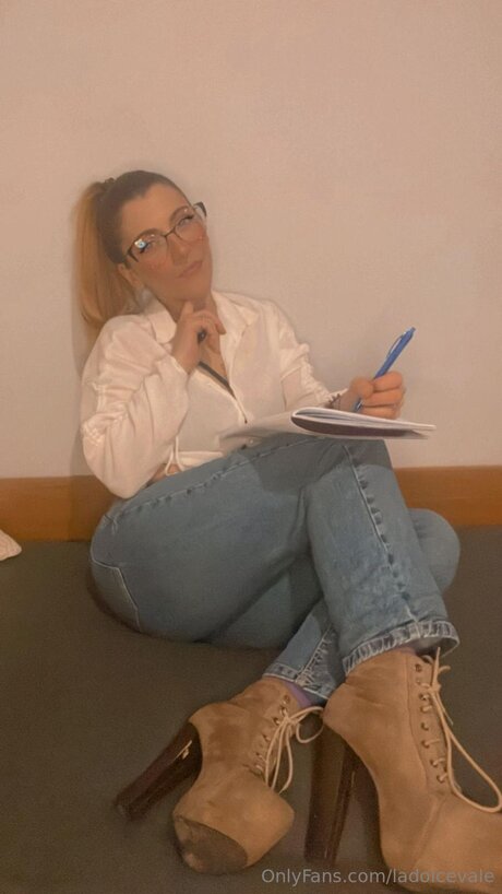 Latuavale model erotic photos