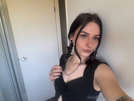 Avie Baby xxx actress archive