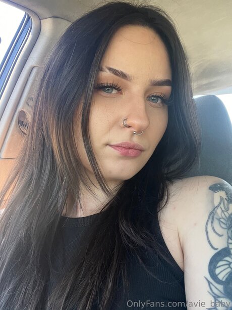 Avie Baby star nudes pic