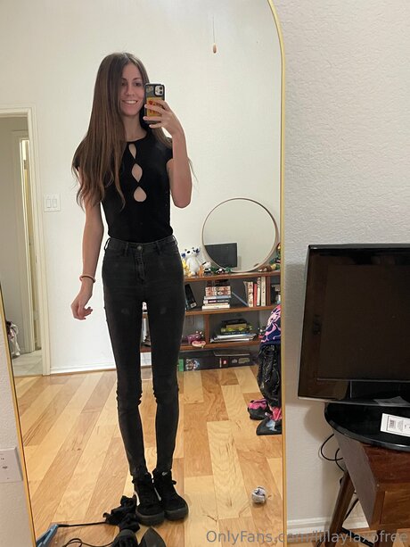 Lillaylaxofree free model pictures