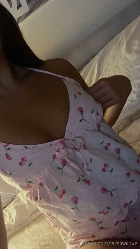 Lareinalove model pornographic images