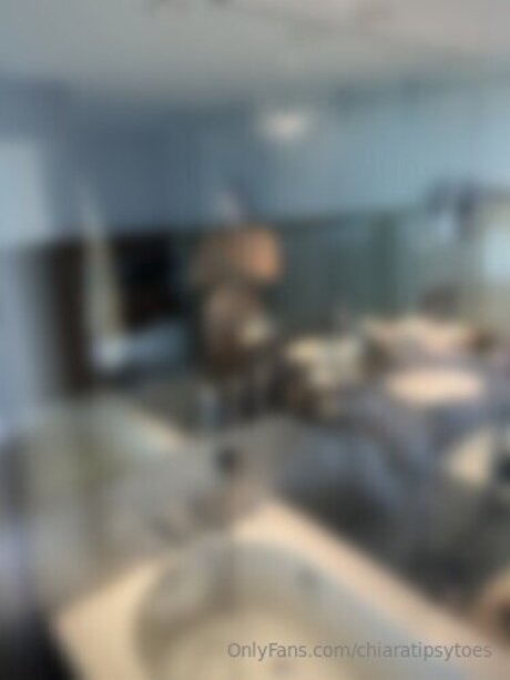 Chiaratipsytoes naked star img