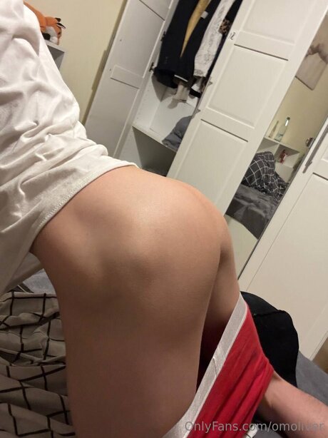 Omoliver sex model picture