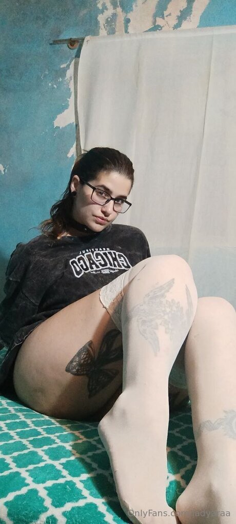 Ladyaraa star hot photo