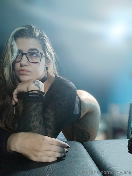 Ladyaraa hot pornstar pics