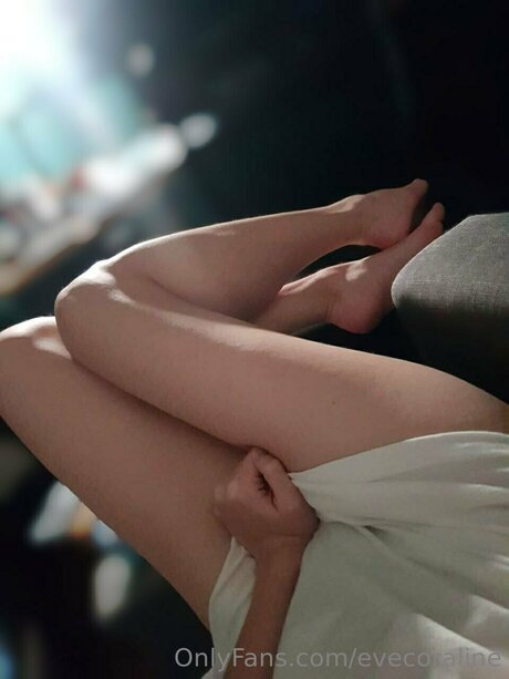 Evecoraline pretty model photo