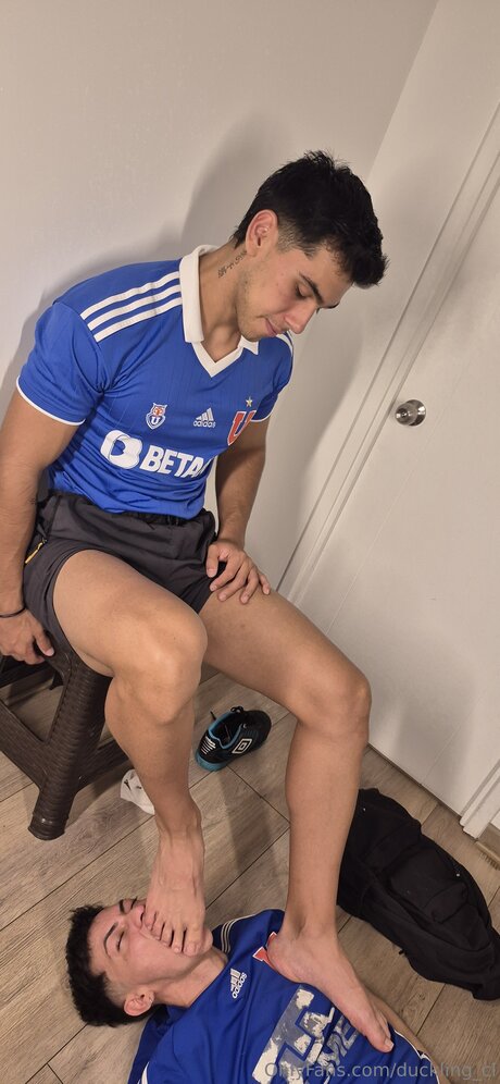 Duckling Cl naked model gallery