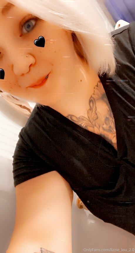 Lizzie Lou 2 0 model top picture