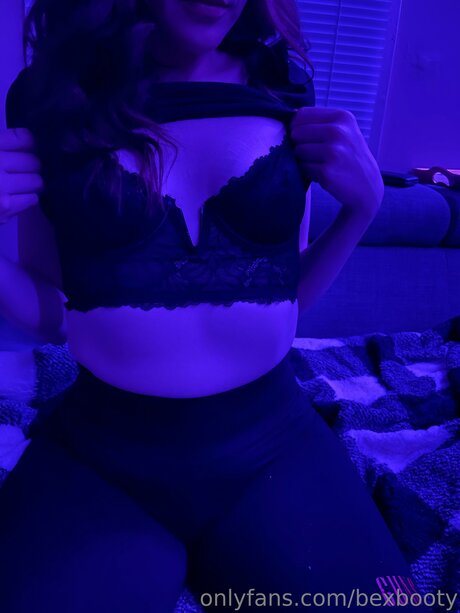 Bexbooty nude model gallery