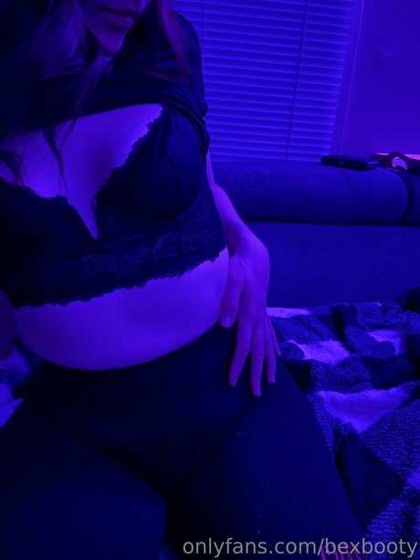 Bexbooty model nude pic