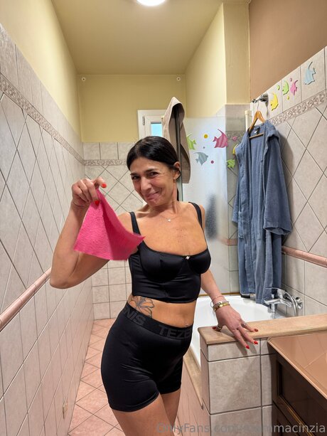 Mammacinzia pretty model images