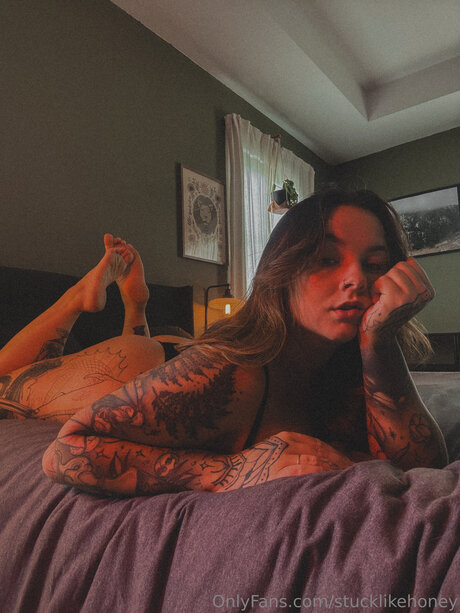 Stucklikehoney model erotic pics