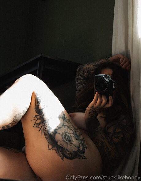 Stucklikehoney naked star photo