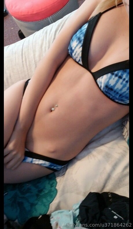 Thetinysarah pornstar nude image