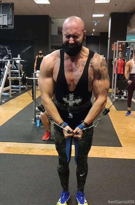 Axelgarciafree model top pictures