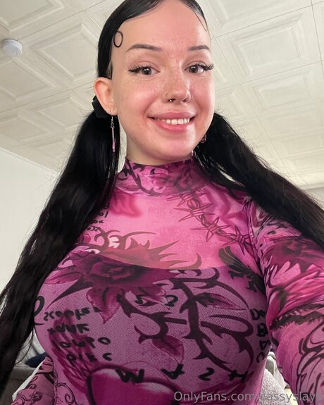 Cassyslays model nude pics