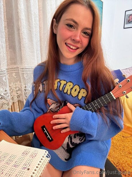 Just Pupa sexy actress photos