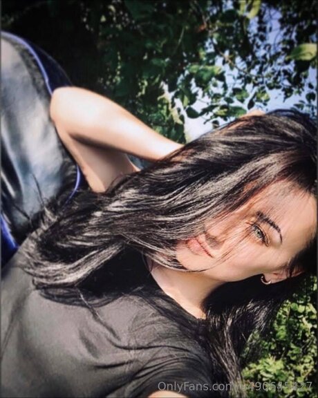 U490645427 naked model picture