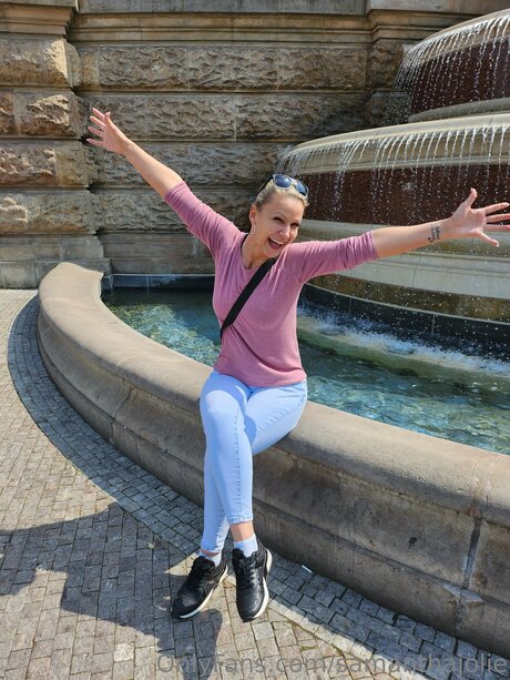 Samanthajolie exclusive star image