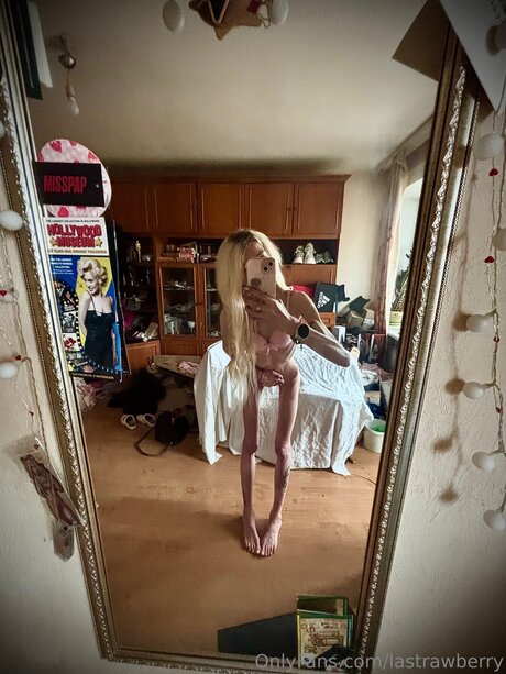 Lastrawberry model hot img