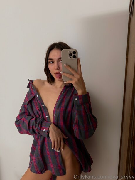 Eva Skyyy pornstar hd photo