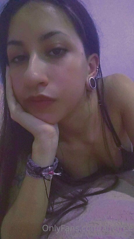 Anefree top model pic