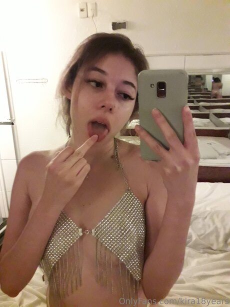 Kira18years porn star image