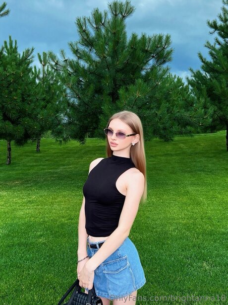 Brightanna18 model exclusive pictures