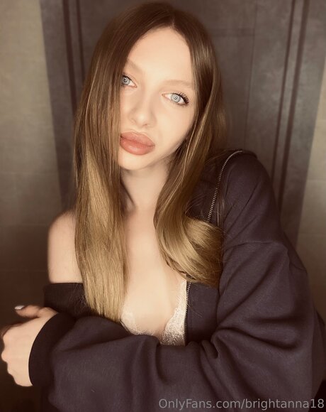 Brightanna18 sexy star image